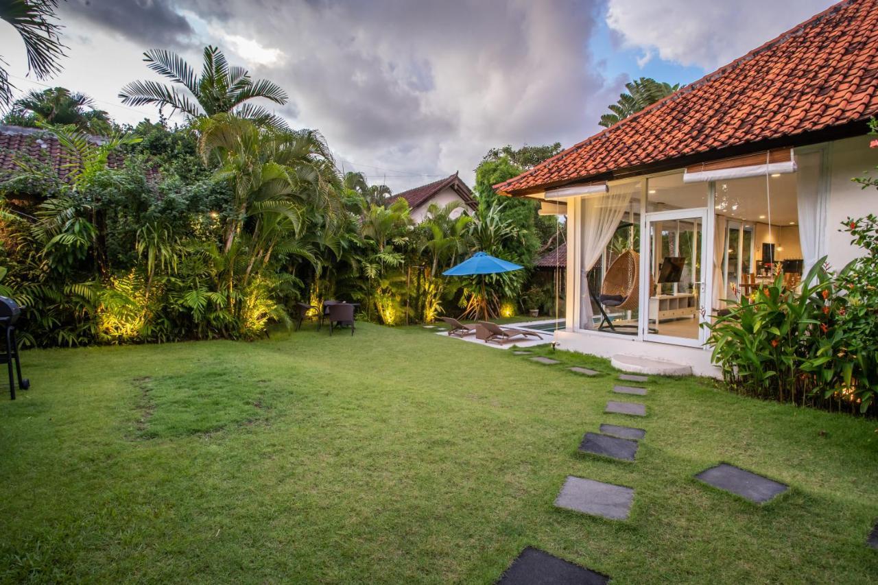 Villa Janitra Seminyak Buitenkant foto